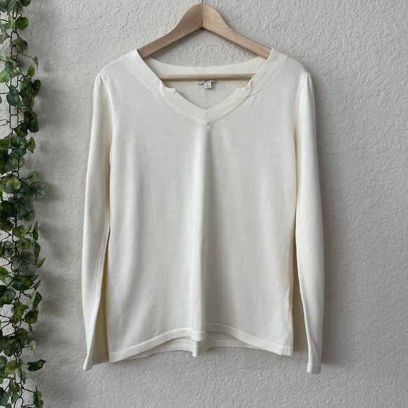 J. Jill Sweaters - J .JILL | SWEATER SIZE MEDIUM CREAM LONG SLEEVES V-NECK